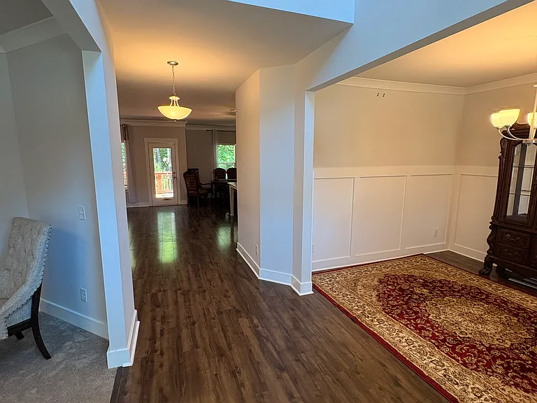 370 Crestbrook Ln — Photo 2