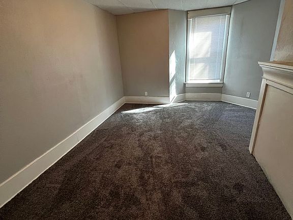 3rd image of 1812 Pershing Ave APT 1