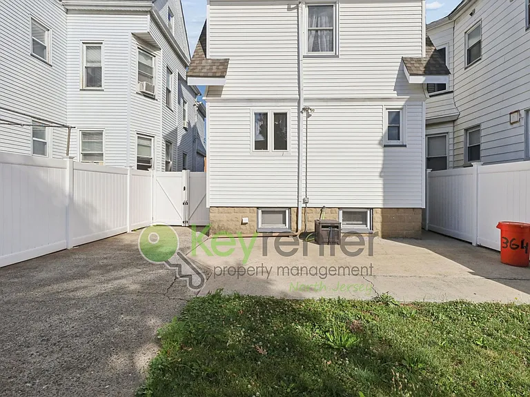 364 Chestnut St — Photo 31