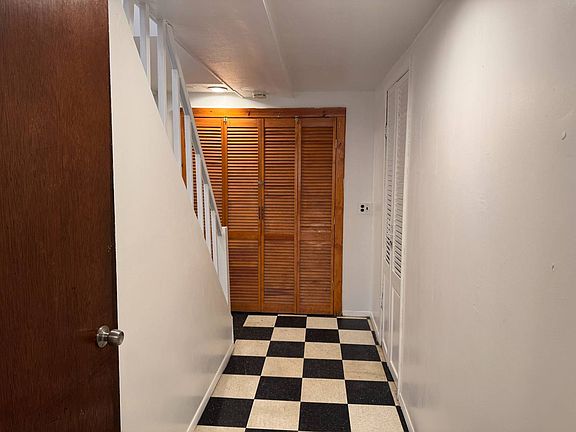 3rd image of 914 Pierce Ave #B