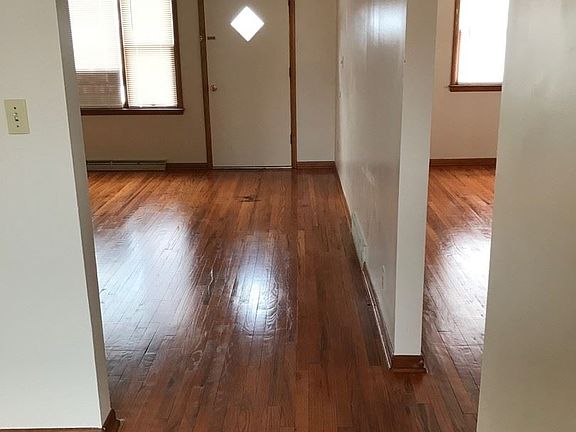 3rd image of 585 & 587 Lurie Ave