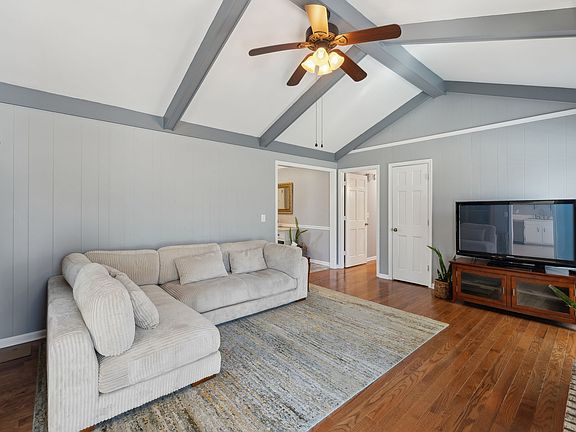 4th image of 7612 Indian Springs Dr