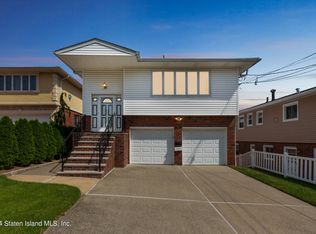 99 Greenport St, Staten Island, NY 10304