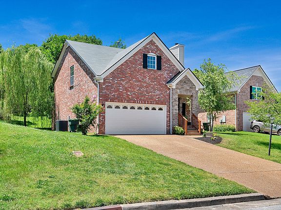 2nd image of 905 Glenridge Ln
