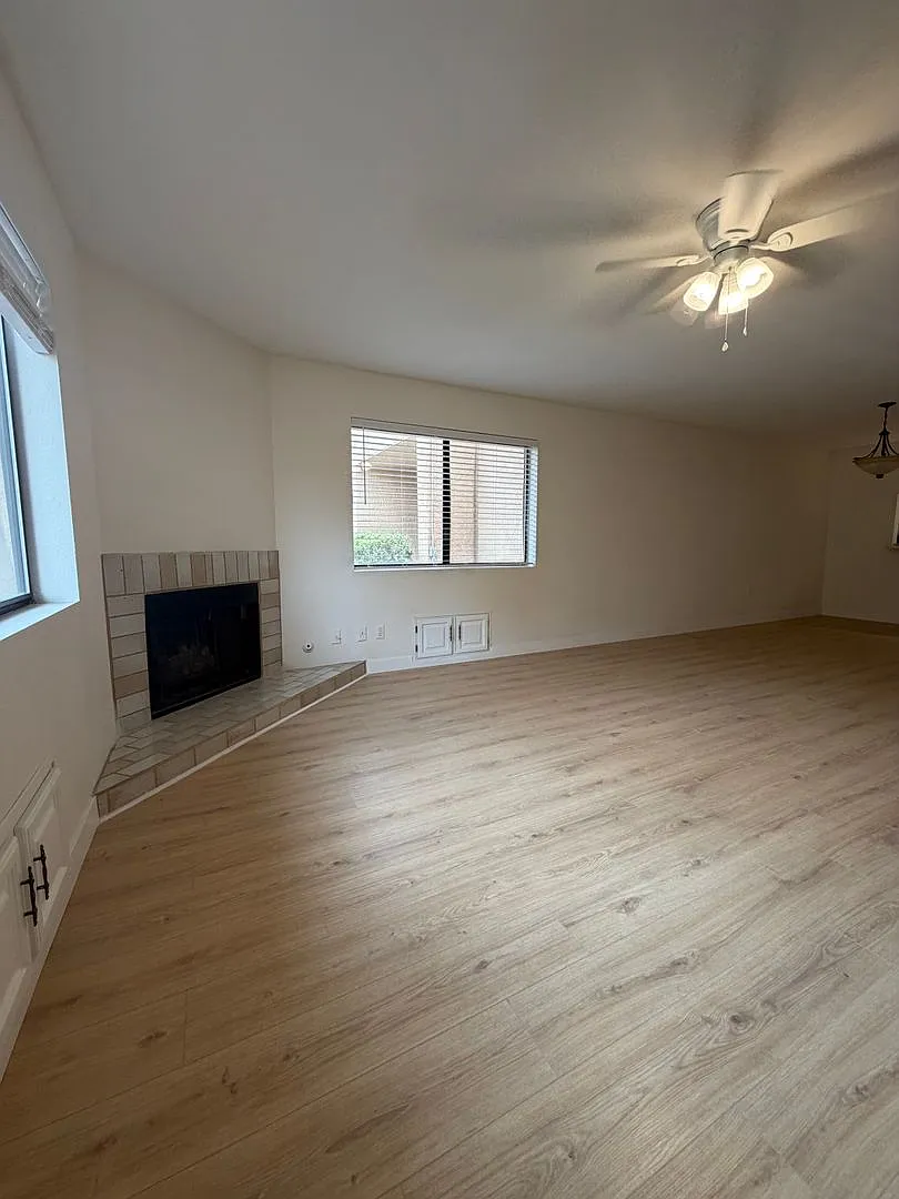 Stunning Midtown 2 Bedroom 2 Bath Townhome in Gated Community! — Photo 3