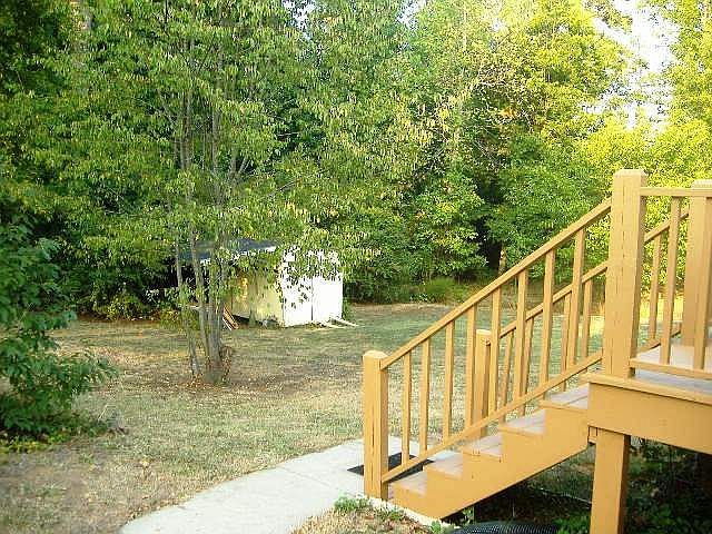 Beautiful backyard with Deck