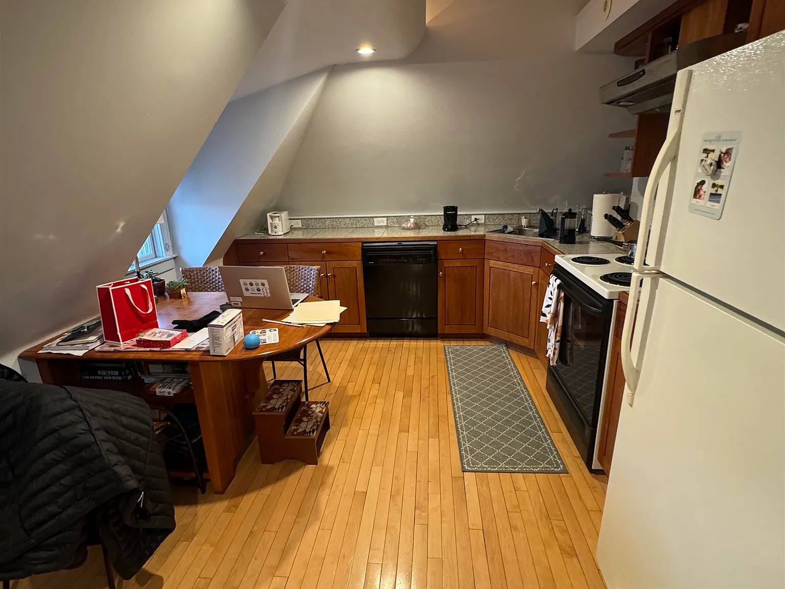 2 bed, 2.0 bath, 3758 sqft, $2,500 — Photo 3