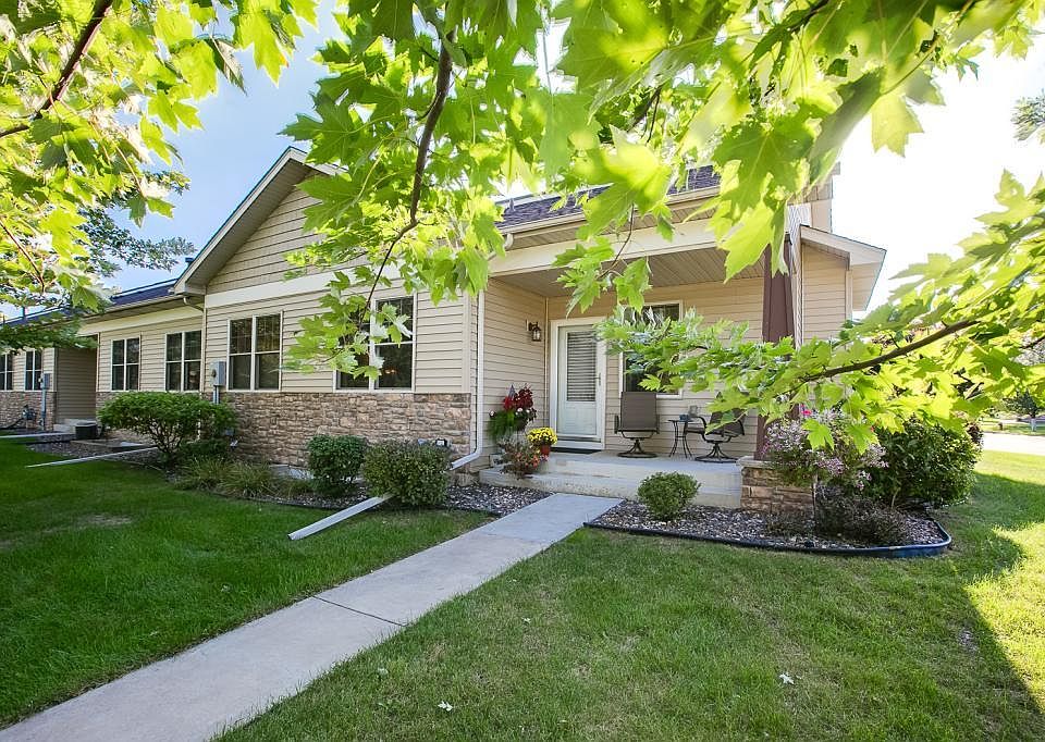 1st image of 1161 Parkwood Ln