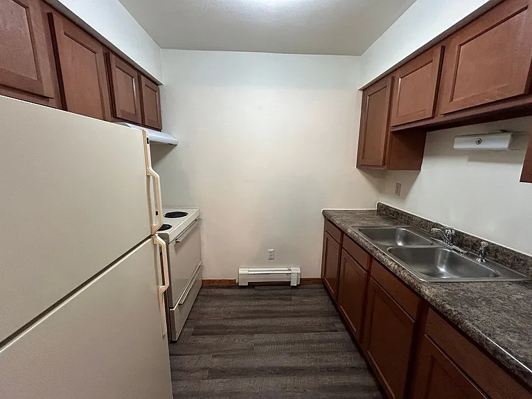 Beloit Brittany Apartments LLC — Photo 6
