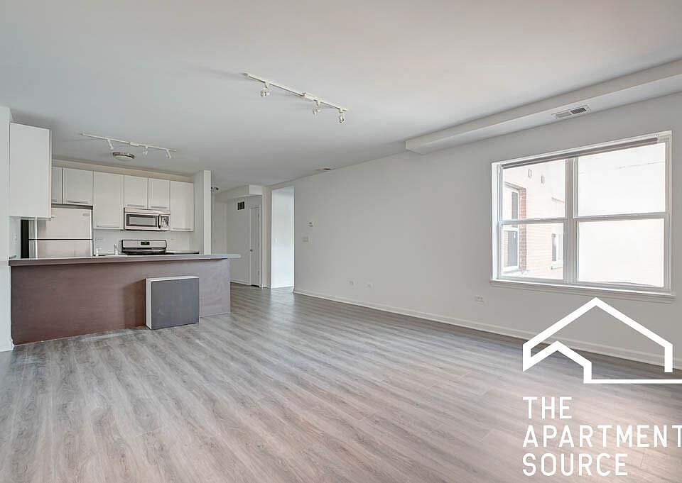 1st image of 1542 W Glenlake Ave #3