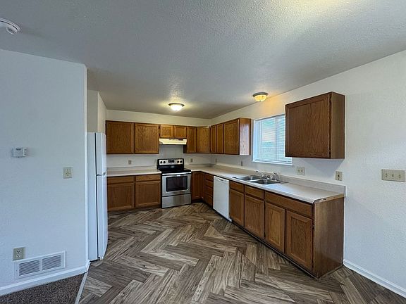 3rd image of 397 W 25th St