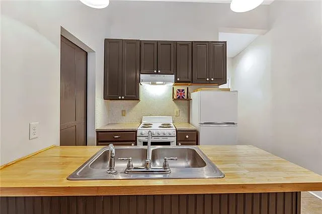 2758 Orleans Ave — Photo 11