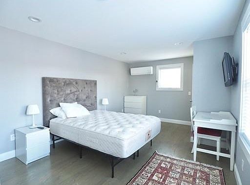 5th image of 3 Devereux St #0