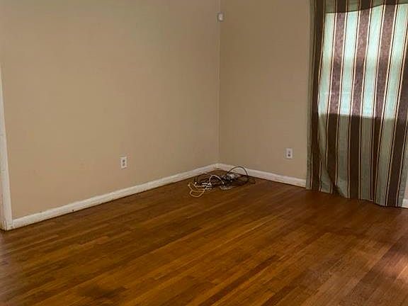 2nd image of 2513 Whitcomb St