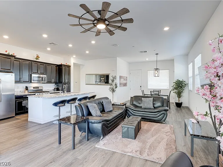 209 Coltrane Canyon Ave — Photo 3