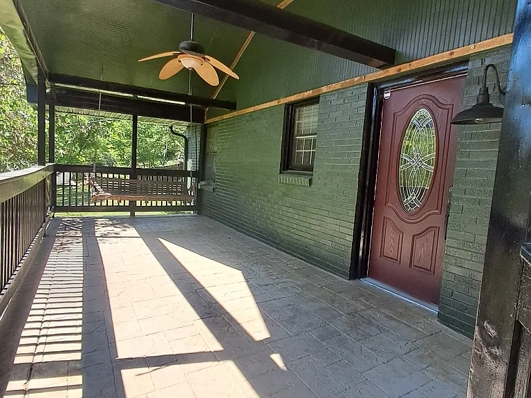568 Valleywood Dr — Photo 3