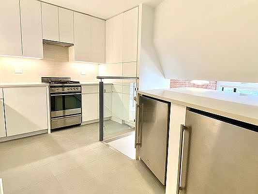 1st image of 259 W 10th St APT 3a