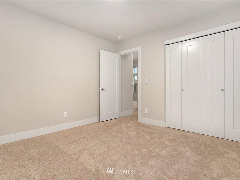 23526 SE 36th Ct — Photo 5