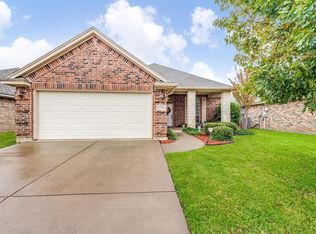 8234 Winter Falls Trl, Hurst, TX 76053