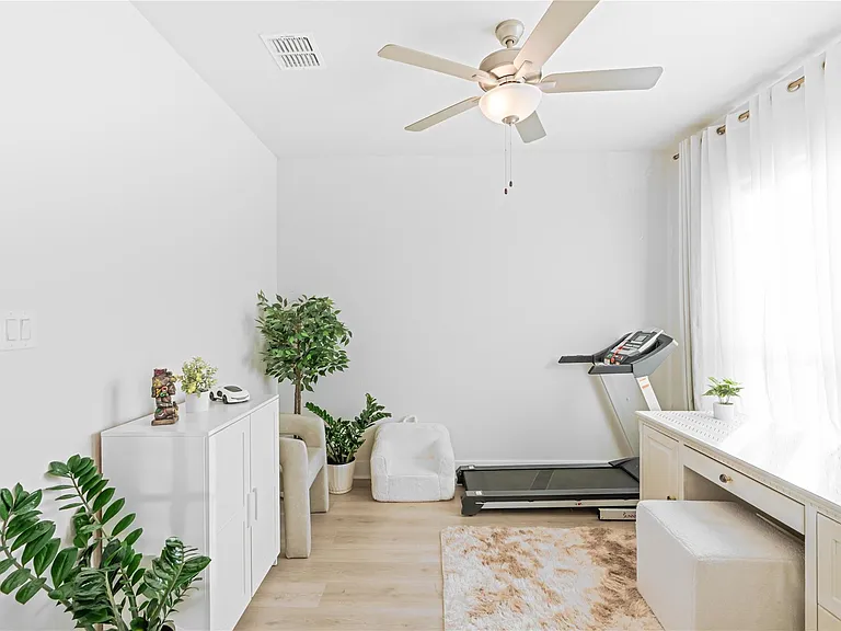 312 Palatino Bnd — Photo 11