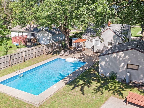 5th image of 2166 Oakwood Dr