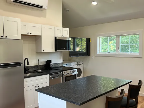 21 Murphy Cir #B, Middletown, RI 02842