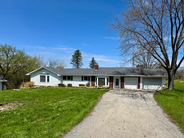 2301 Greenbriar Ln, Lindenhurst, IL 60046