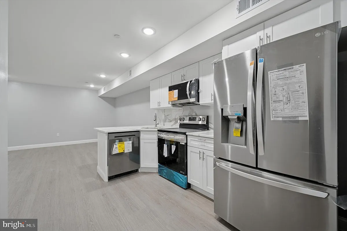 Building Photo - 2405 Ridge Ave #2