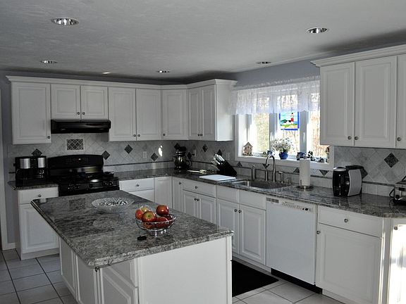 Large Kitchen, Azul Aran Granite, Many Cabinets