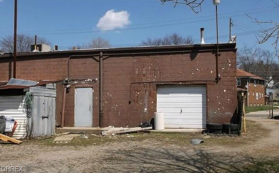 2nd image of 931 1st St NE