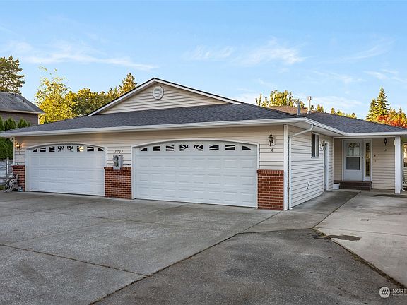 3rd image of 5709 72nd Street NE