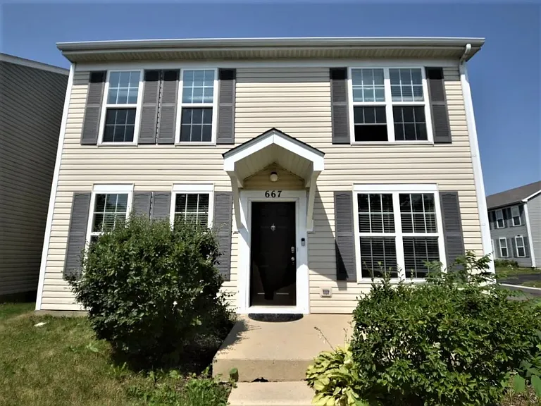 956 Four Seasons Blvd — Photo 1