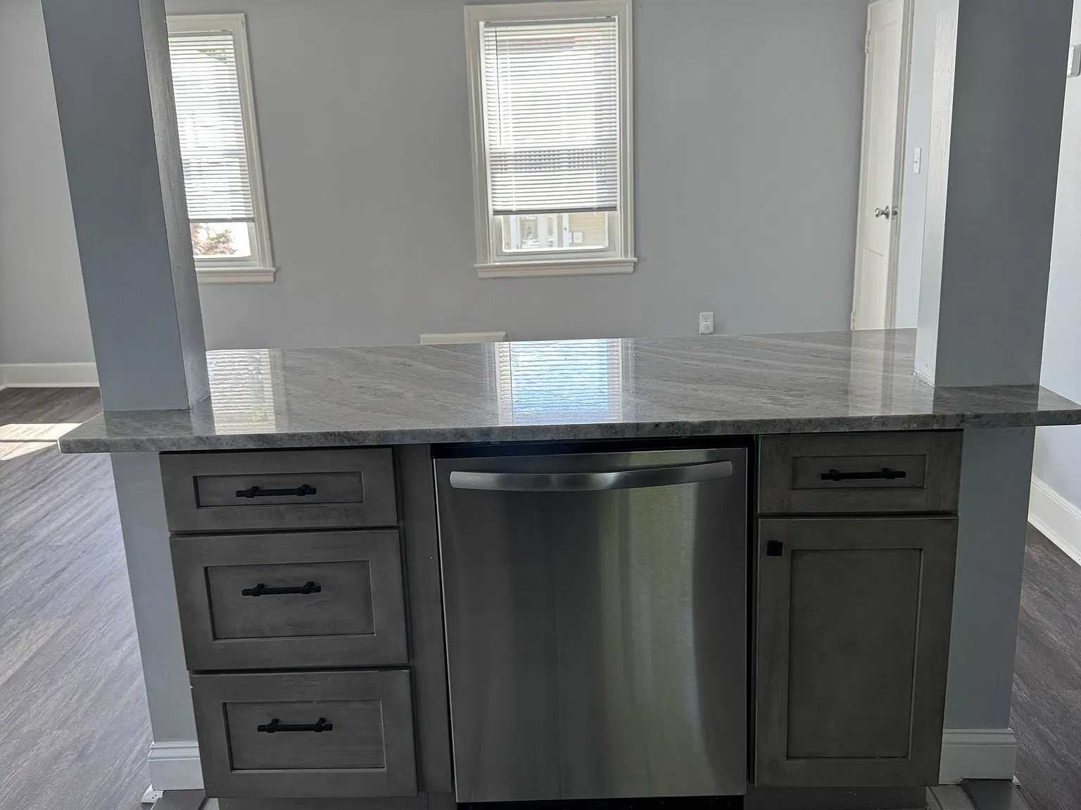 2 bed, 900 sqft, $2,800 — Photo 2