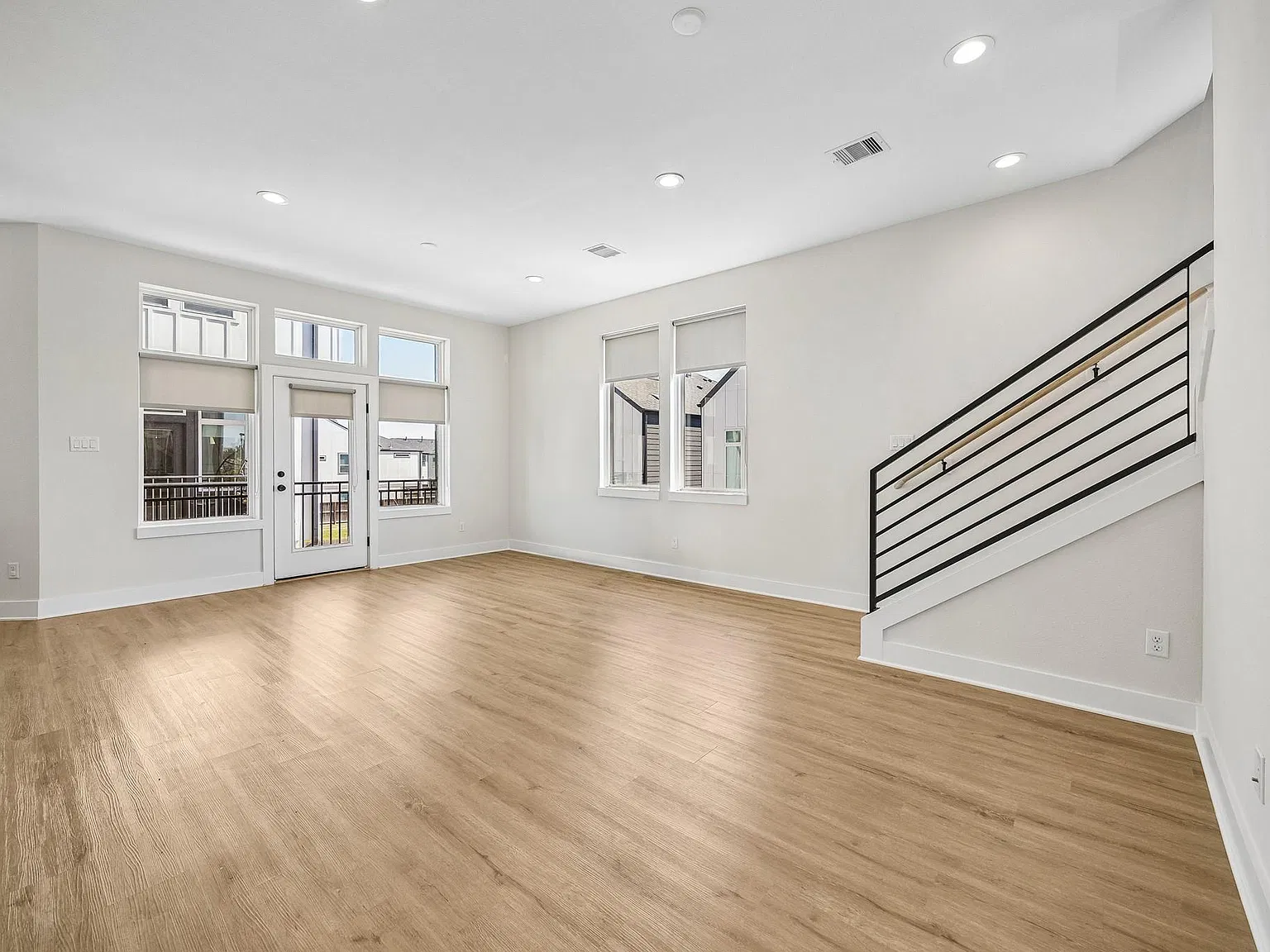 2627 Paul Quinn St — Photo 2