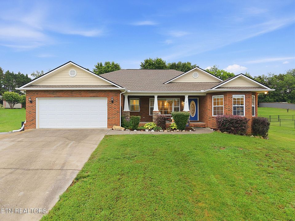 1st image of 984 Mossy Grove Ln