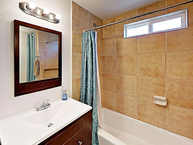 1145 Colusa St — Photo 43