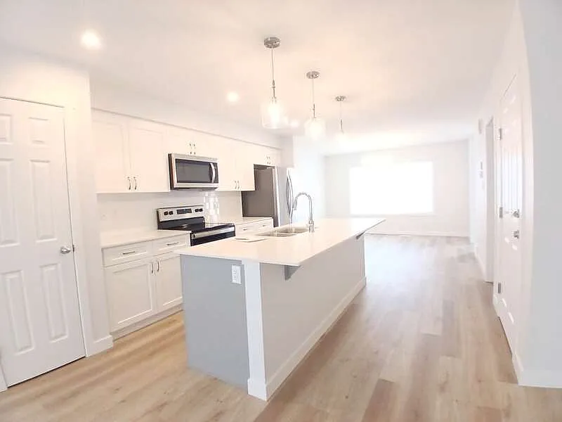 3 bed, 2.5 bath, 1800 sqft, $1,850 — Photo 1