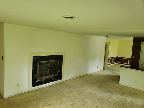 Spacious living room