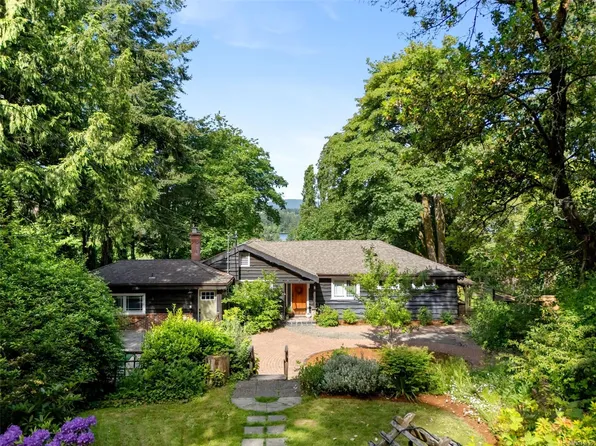 5168 Santa Clara Ave, Saanich, BC V8Y 1W4
