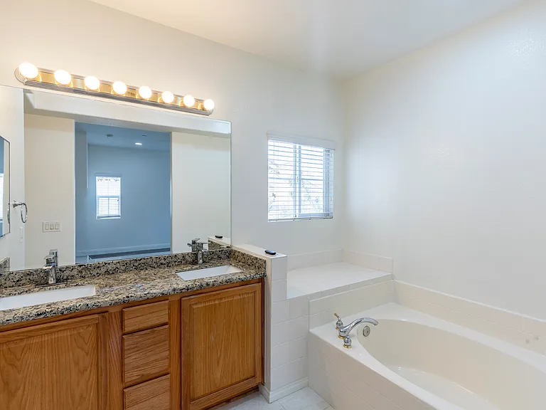 10623 Mona Way — Photo 24