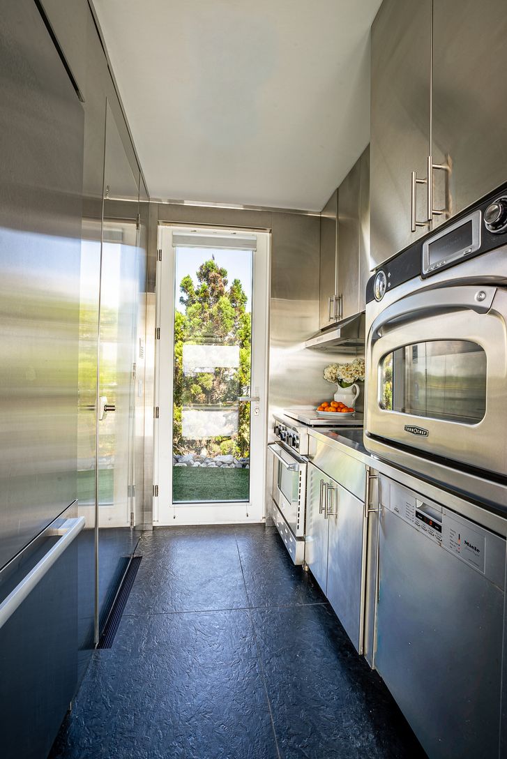  Glass House, Kitchen