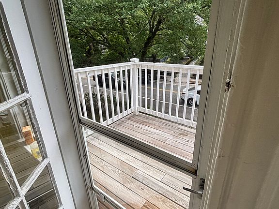 5th image of 227 Winchester St #2