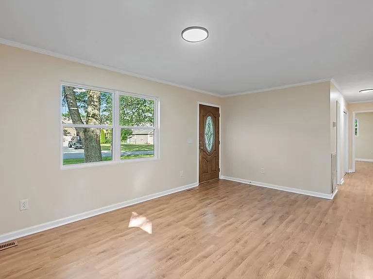 1539 White Rd — Photo 3