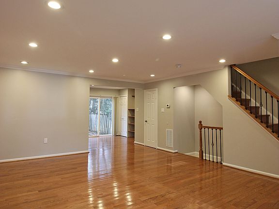 4th image of 4427 Holly Ave