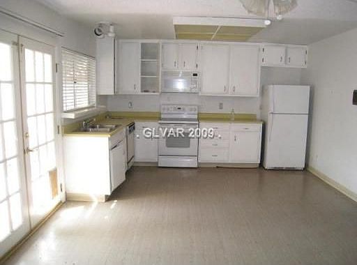 4th image of 2535 Paradise Village Way
