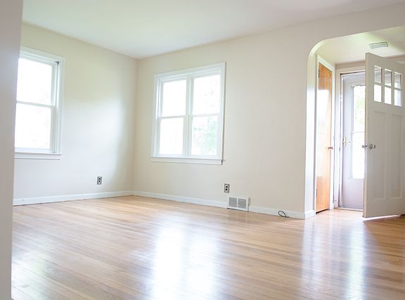 2nd image of 2615 Lorraine Ave