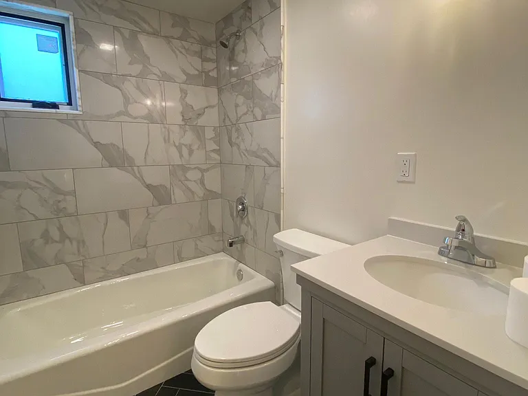 323 E Micheltorena St — Photo 4