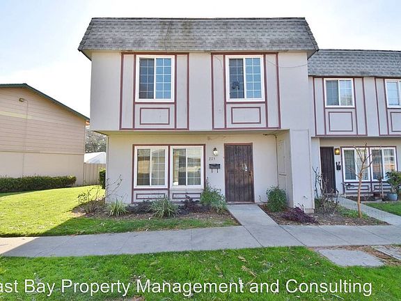 3rd image of 275 Orosi Way
