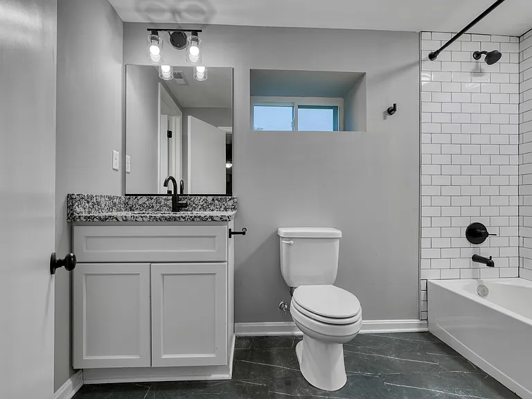 6722 Brentwood Ave #1B — Photo 9