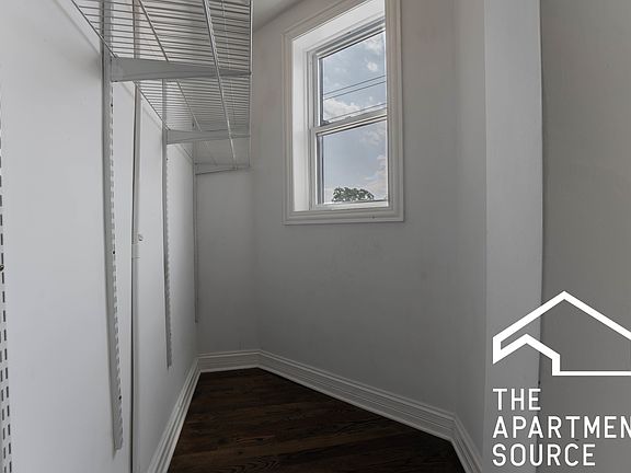 5th image of 2450 N Milwaukee Ave #3